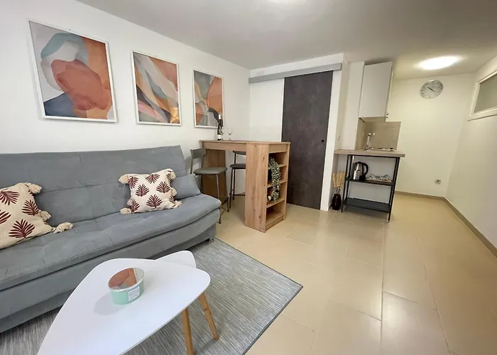 Capon - Just A Few Steps From The Sea! 巴卡尔